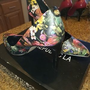 Floral heel